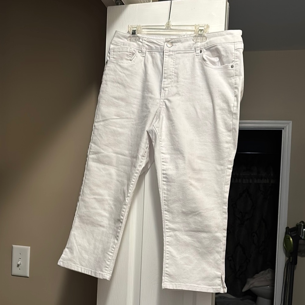d. jeans Women’s White Capri Jeans Summer Essential
